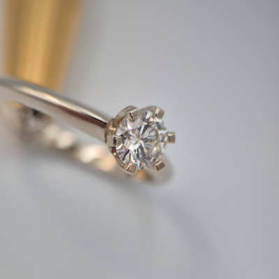 Pierścionek Afrodyta Białe Złoto 0.585 z brylantem naturalnym 0.50ct