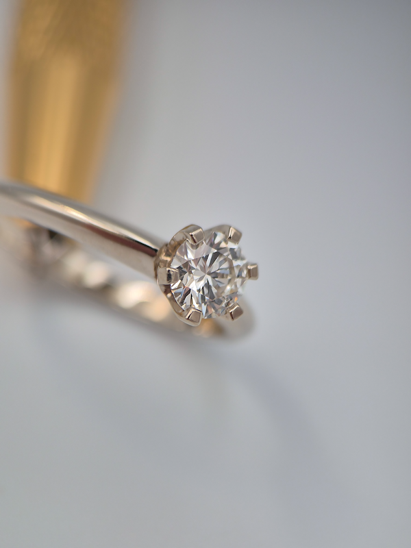 Pierścionek Afrodyta Białe Złoto 0.585 z brylantem naturalnym 0.50ct