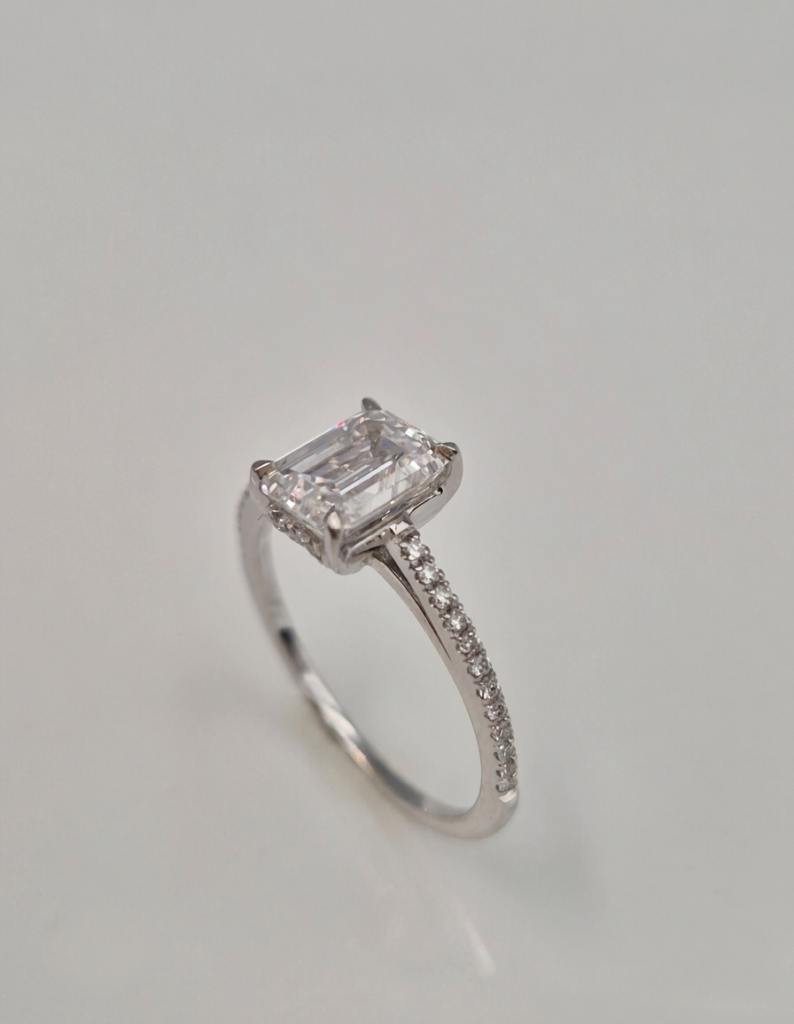 Pierścionek Harmonia białe złoto 0.585 z brylantami laboratoryjnymi 1.56ct + 0.16ct