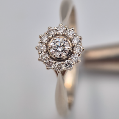 Pierścionek Asteria żółte złoto 0.585 z brylantami 0.18 ct i 0.12 ct