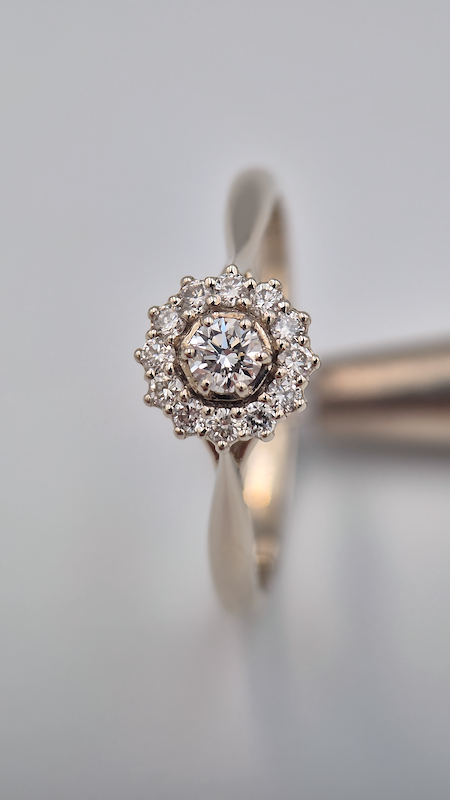 Pierścionek Asteria żółte złoto 0.585 z brylantami 0.18 ct i 0.12 ct