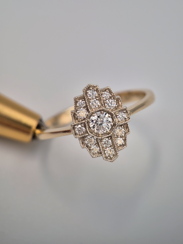 Pierścionek Asteria żółte złoto 0.585 z brylantami naturalnymi 0.16ct i 0.22ct