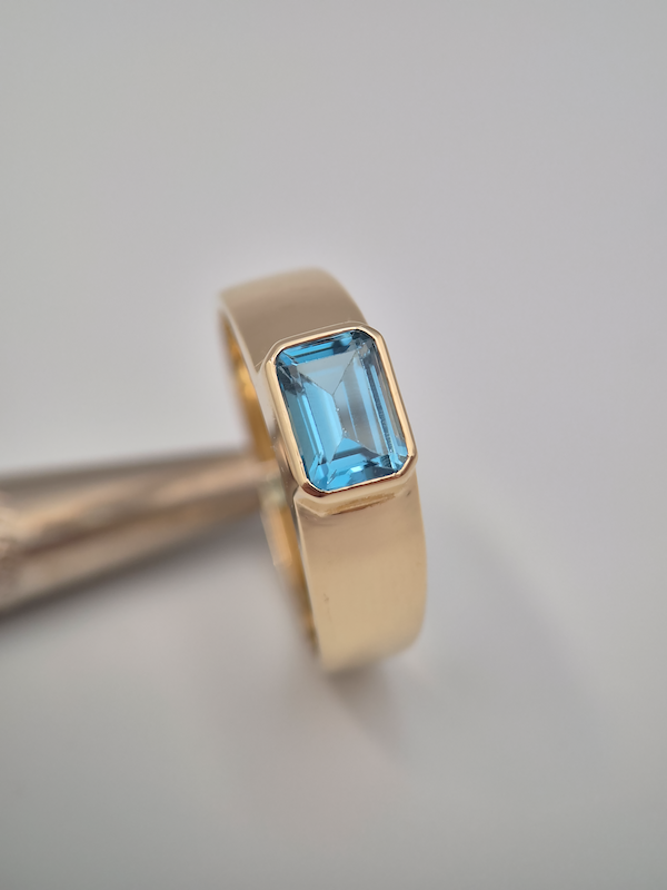 Pierścionek Gaja żółte złoto 0.585 z topazem 1.00 ct