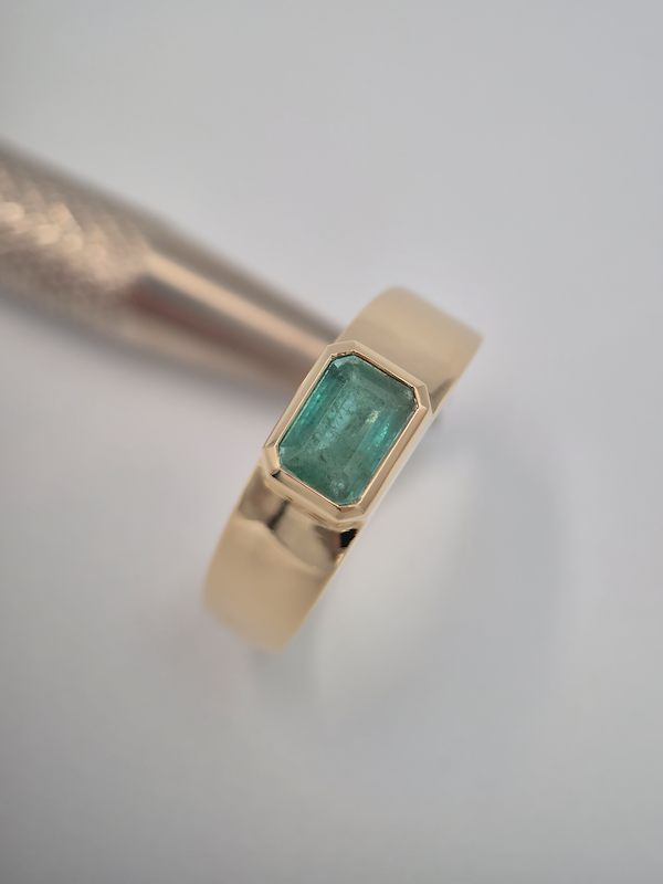 Pierścionek Gaja żółte złoto 0.585 ze szmaragdem 1.00 ct