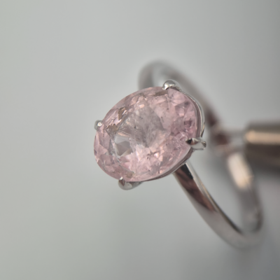 Pierścionek Irini białe złoto 0.585 (14k) z morganitem o masie 2.15 ct
