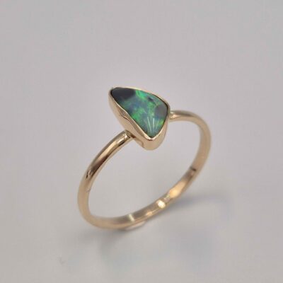 Pierścionek Artemis złoto 0.585 z opalem australijskim 0.80 ct