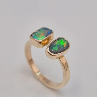 Pierścionek Artemis żółte złoto 0.585 z opalami australijskimi 1.40 ct