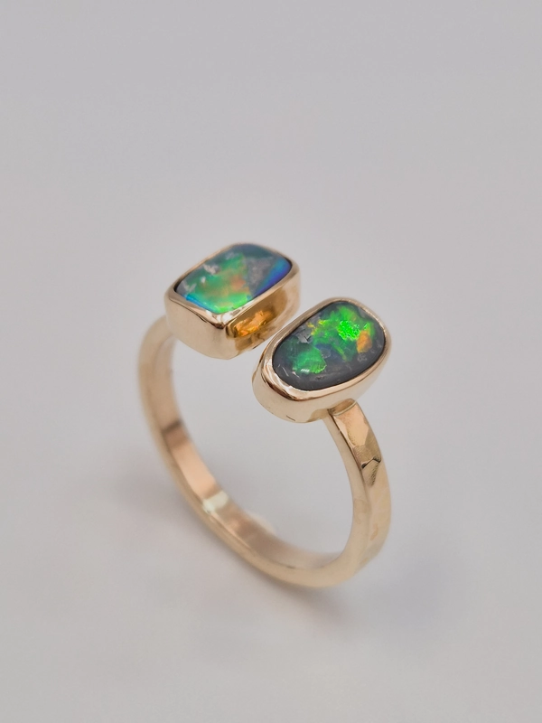 Pierścionek Artemis żółte złoto 0.585 z opalami australijskimi 1.40 ct