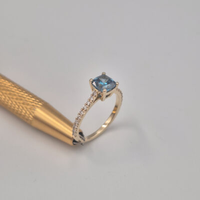 Pierścionek żółte złoto 0.585 (14k) z niebieskim diamentem laboratoryjnym 1.0ct