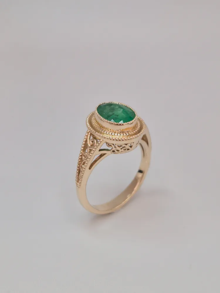 Pierścionek Gaja Żółte Złoto 0.585(14K) ze szmaragdem 1.90ct.