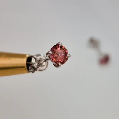 Kolczyki sztyfty białe złoto 0.585 (14k) z turmalinami o łącznej masie 0.95ct