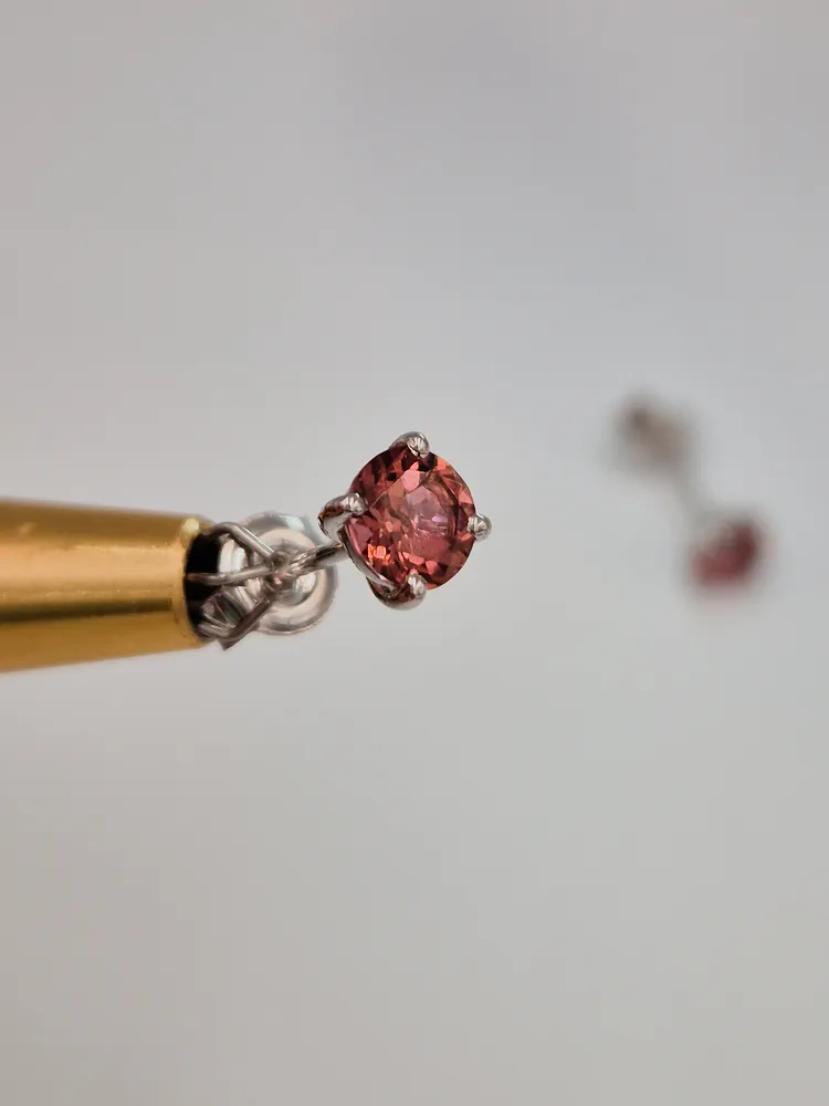 Kolczyki sztyfty białe złoto 0.585 (14k) z turmalinami o łącznej masie 0.95ct