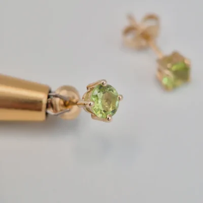 Kolczyki sztyfty żółte złoto 0.585 z oliwinami o łącznej masie 0.81ct