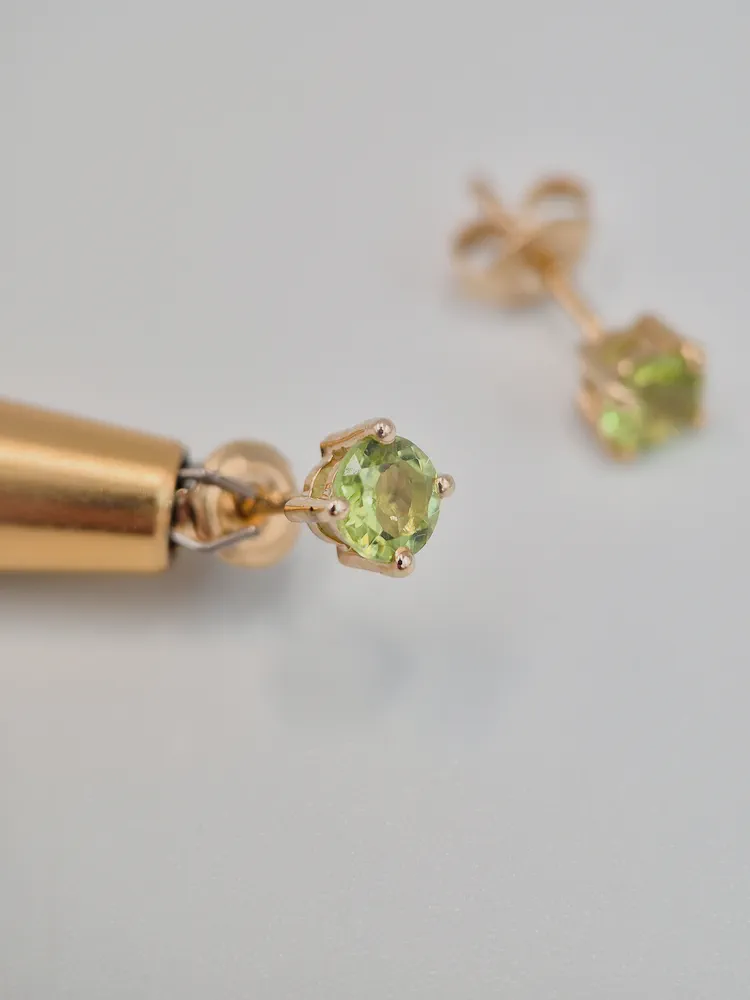 Kolczyki sztyfty żółte złoto 0.585 z oliwinami o łącznej masie 0.81ct