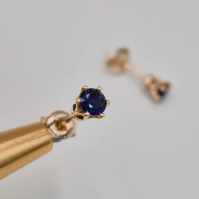 Kolczyki sztyfty żółte złoto 0.585 z szafirami o łącznej masie 0.55ct